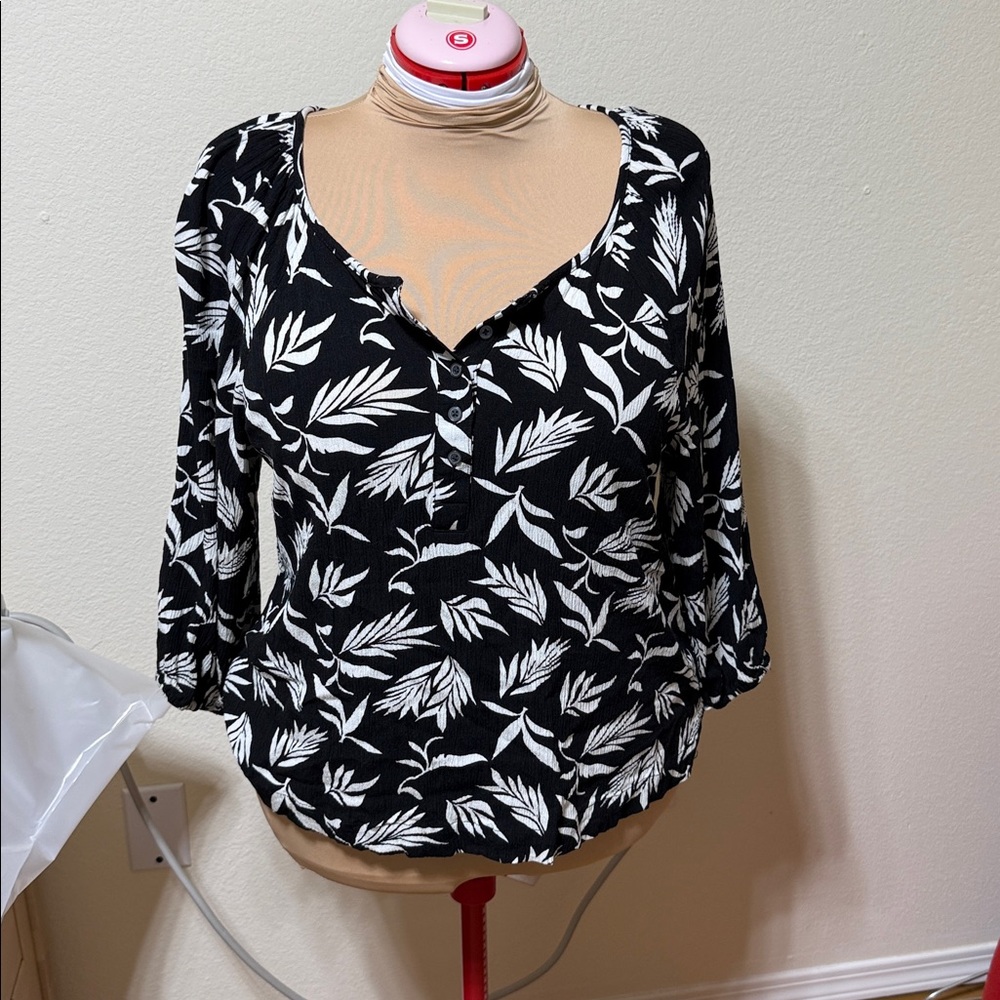 Loft Monochrome Leaf Pattern Top - image 1